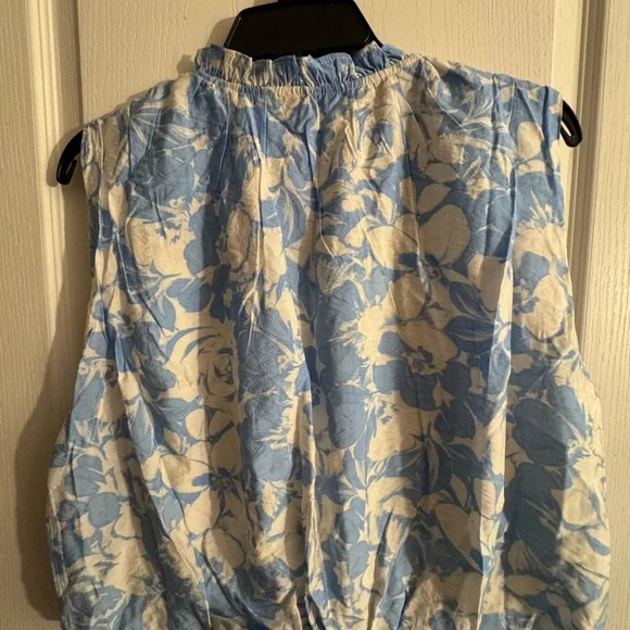 NWT 77 PARK Blue & White Floral Tie-Neck Sleeveless blouse - Picture 2 of 3